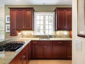 10 Graystone Cir 10, Winchester MA 01890