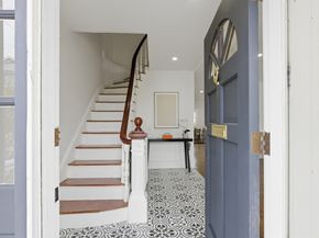 9 Robbins St, Waltham MA 02453