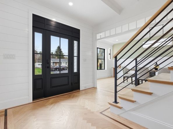 5 Lisa St, Burlington MA 01803