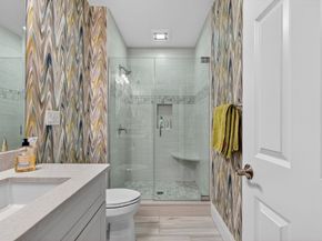 25 Crenshaw Ln 152, Andover MA 01810