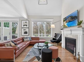 25 Crenshaw Ln 152, Andover MA 01810