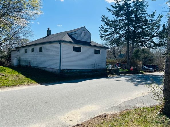 19 Oakdale St, Wareham MA 02571