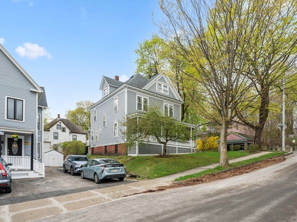 14 Circuit Ave E, Worcester MA 01603