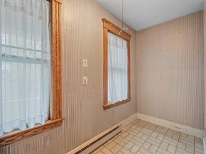 14 Circuit Ave E, Worcester MA 01603