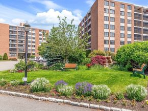 51 Melrose St 4D, Melrose MA 02176