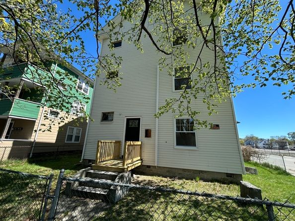 2 Stevens Rd, Worcester MA 01603