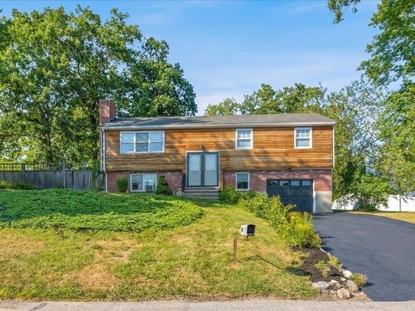 49 Longfellow Dr, Newburyport MA 01950