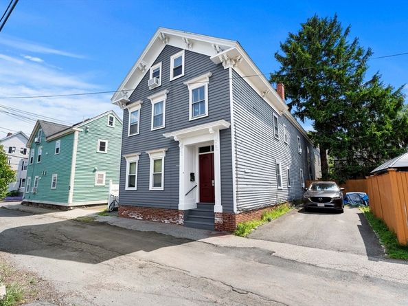 8 Saunders St, Salem MA 01970