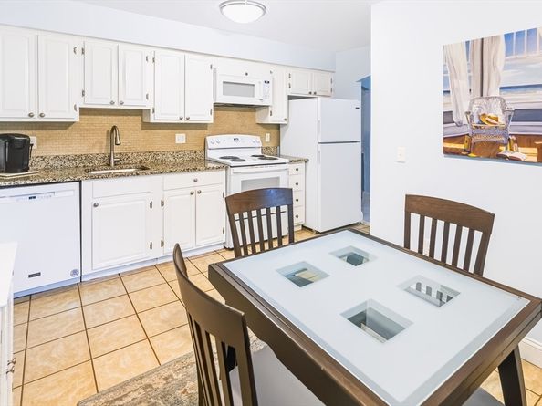 8 Cobblestone Ln 8, Worcester MA 01606