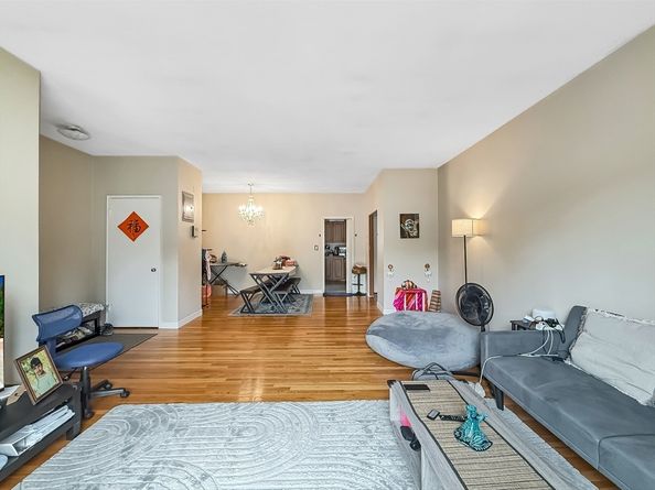 573 Washington St 29, Brookline MA 02446