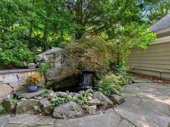 4 Daniels St, Lexington MA 02421