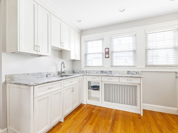 390 Weld St 2, Boston MA 02132