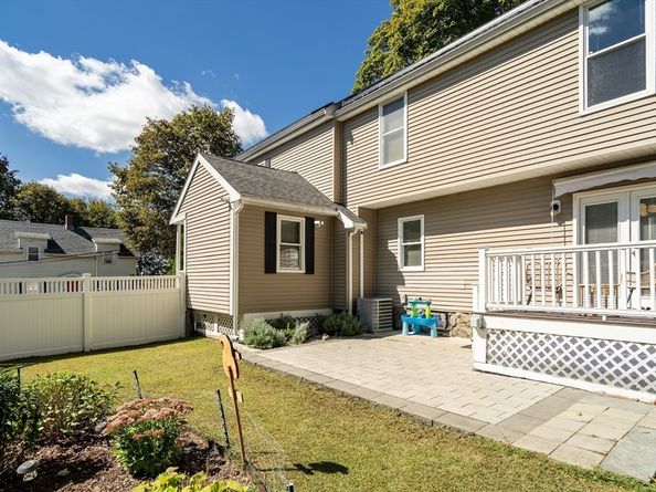 29 Porter St, Woburn MA 01801