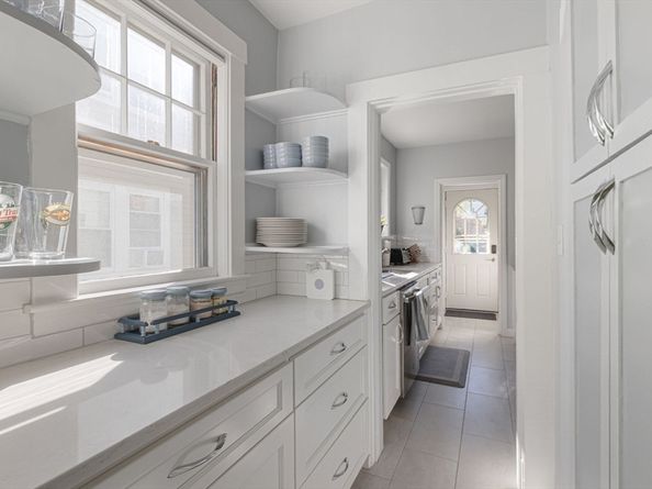 64 California St 64, Watertown MA 02472