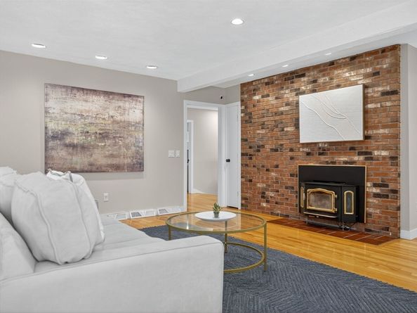 7 Shaw Drive, Wayland MA 01778