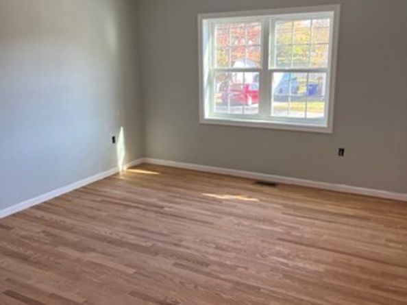 17 West Shore Rd, Holbrook MA 02343