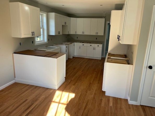 17 West Shore Rd, Holbrook MA 02343