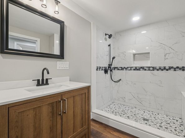 1 Rounseville Rd, Rochester MA 02770