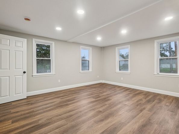 1 Rounseville Rd, Rochester MA 02770