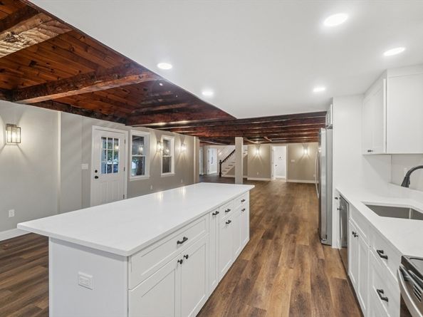 1 Rounseville Rd, Rochester MA 02770