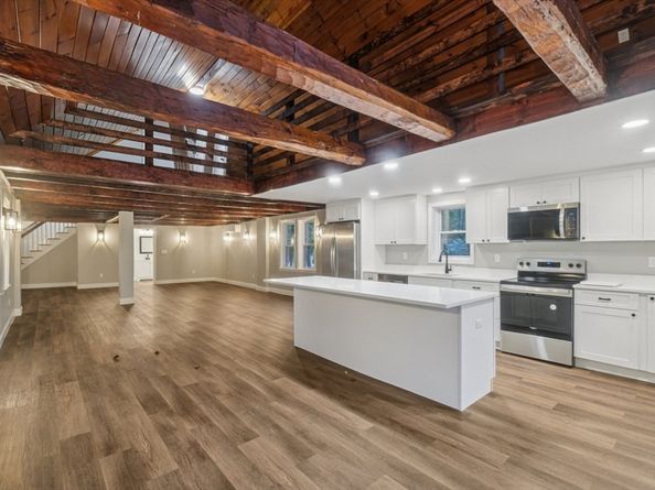 1 Rounseville Rd, Rochester MA 02770