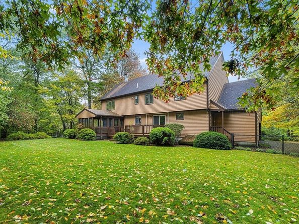 417 Birchbark Dr, Hanson MA 02341