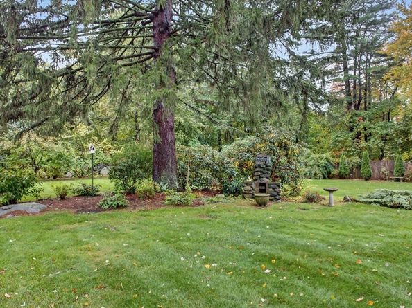 10 Nickerson Rd, Bedford MA 01730