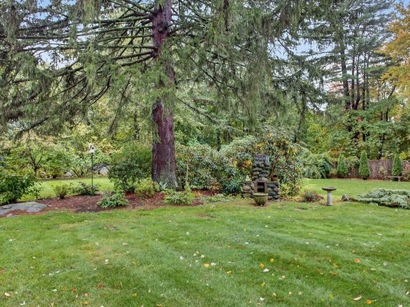 10 Nickerson Rd, Bedford MA 01730