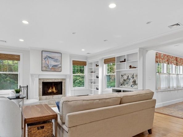 10 Nickerson Rd, Bedford MA 01730