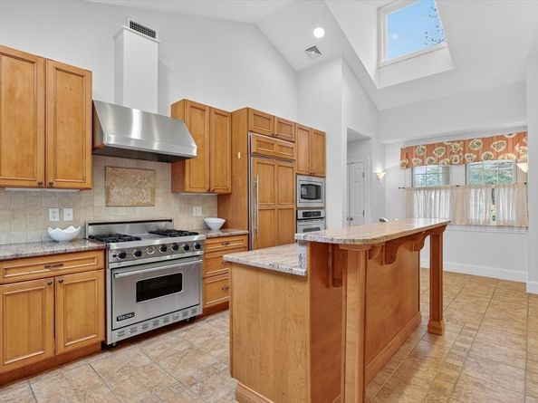 10 Nickerson Rd, Bedford MA 01730