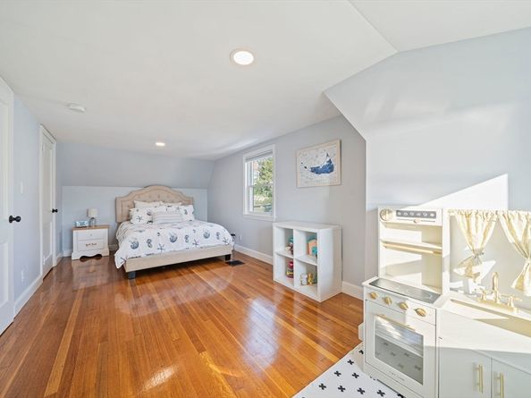 69 Great Hill Rd, Weymouth MA 02191