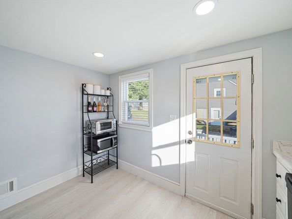 69 Great Hill Rd, Weymouth MA 02191