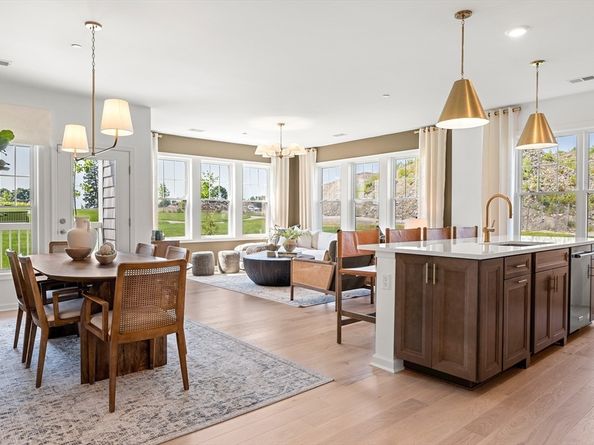 320 Martins Landing 2307, North Reading MA 01864