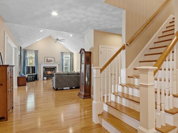 121 Cortland Drive, North Andover MA 01845