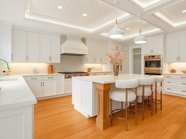 18 Sprague Rd, Wellesley MA 02481