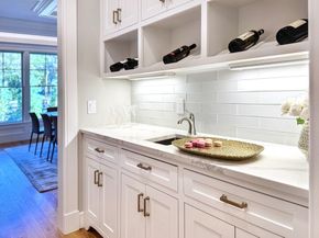 18 Sprague Rd, Wellesley MA 02481