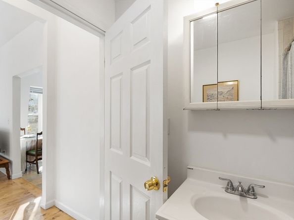 27 Hollywood St 3, Worcester MA 01610
