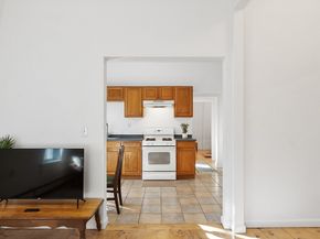 27 Hollywood St 3, Worcester MA 01610