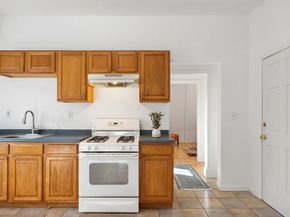 27 Hollywood St 3, Worcester MA 01610