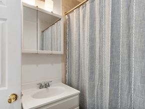 27 Hollywood St 3, Worcester MA 01610