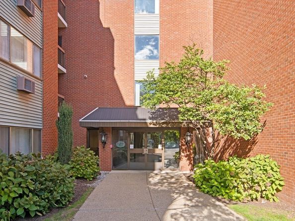 4975 Washington St 311, Boston MA 02132