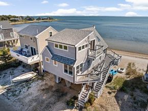 11 Cove St, Mattapoisett MA 02739