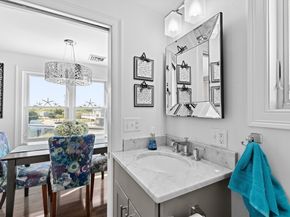 11 Cove St, Mattapoisett MA 02739