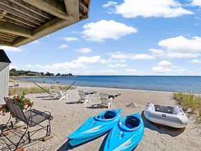 11 Cove St, Mattapoisett MA 02739