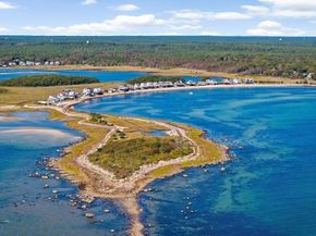 11 Cove St, Mattapoisett MA 02739