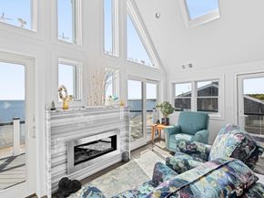 11 Cove St, Mattapoisett MA 02739