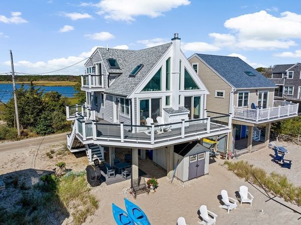 11 Cove St, Mattapoisett MA 02739