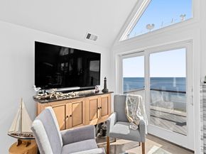 11 Cove St, Mattapoisett MA 02739