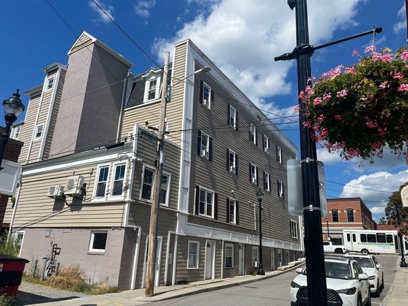 65 Main St, Hudson MA 01749