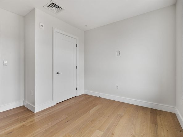 301 Border Street 513, Boston MA 02128